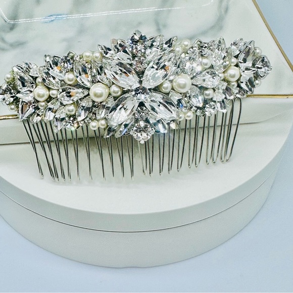 Sara Gabriel Hair Comb - Picture 7 of 7